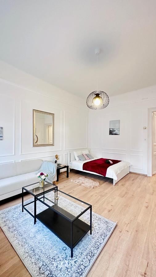 Jozsef 18 Apartment - 5 Mins To New York Cafe Budapest Exterior photo